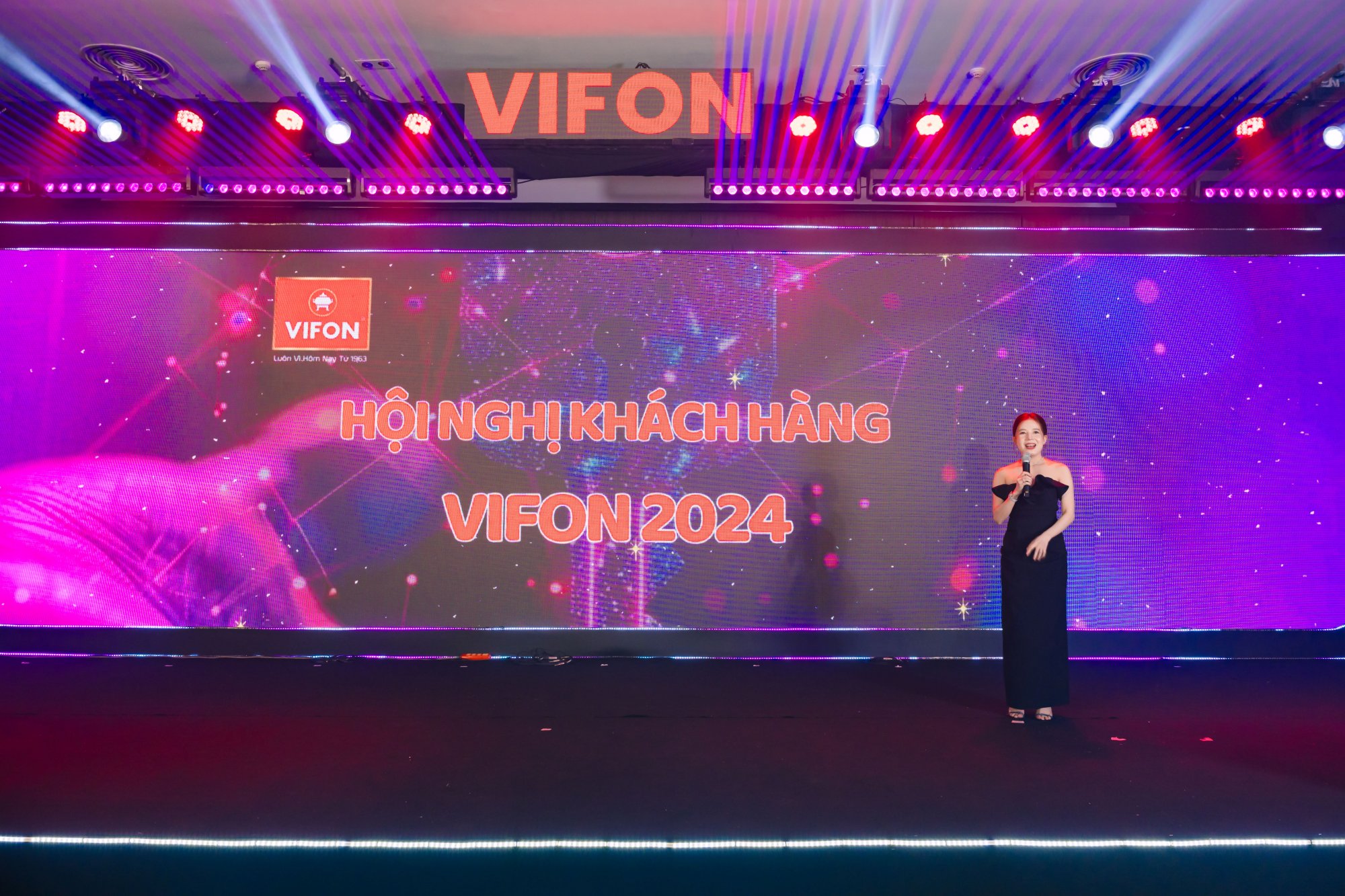 Bà Trịnh Ngọc Phương, Giám đốc Kinh doanh Toàn quốc trình bày chiến lược phát triển kinh doanh trong giai đoạn tiếp theo